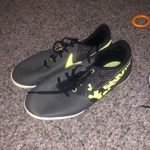 Indoor soccer shoes
